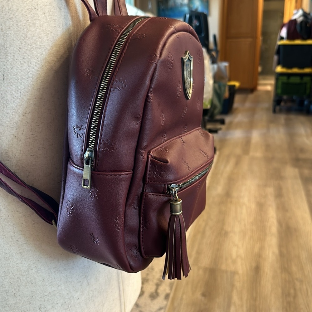 Harry Potter world burgundy Griffindor 11” backpack unused condition - Picture 5 of 10